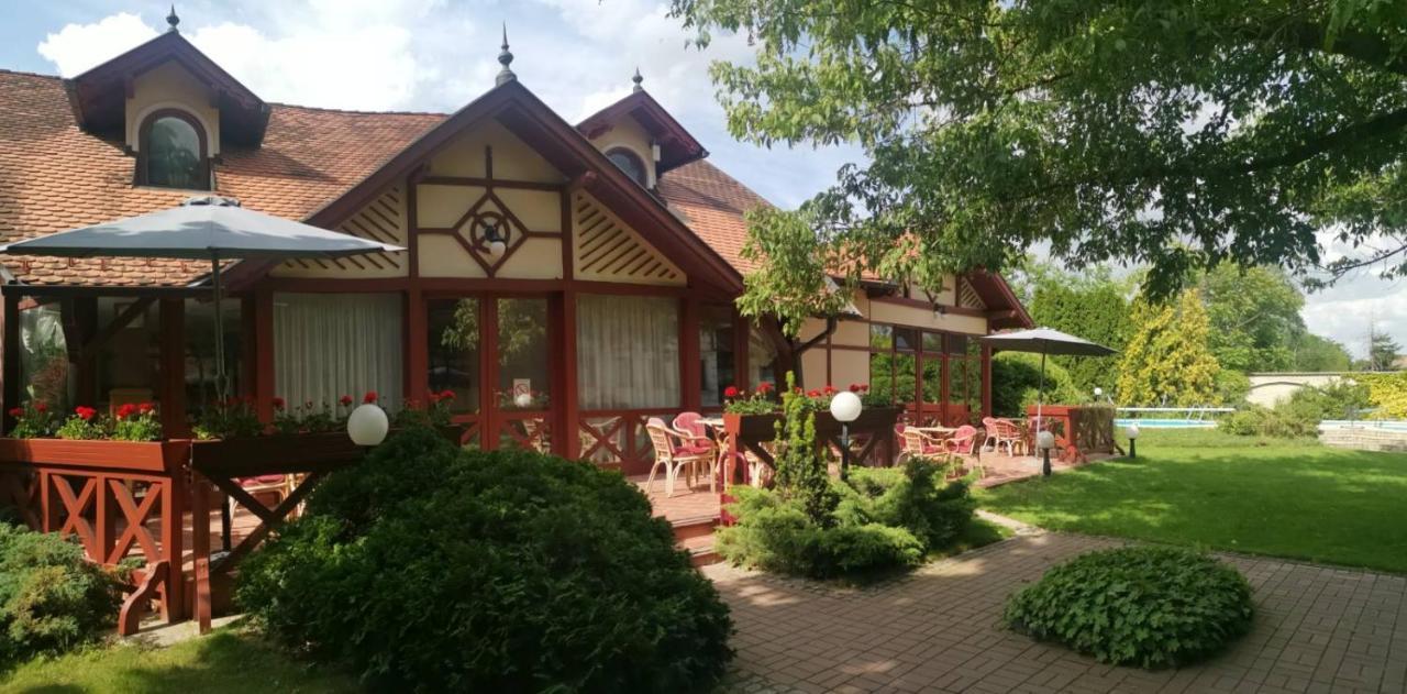 Garni Hotel Vila Milord Resort Palic Exterior photo